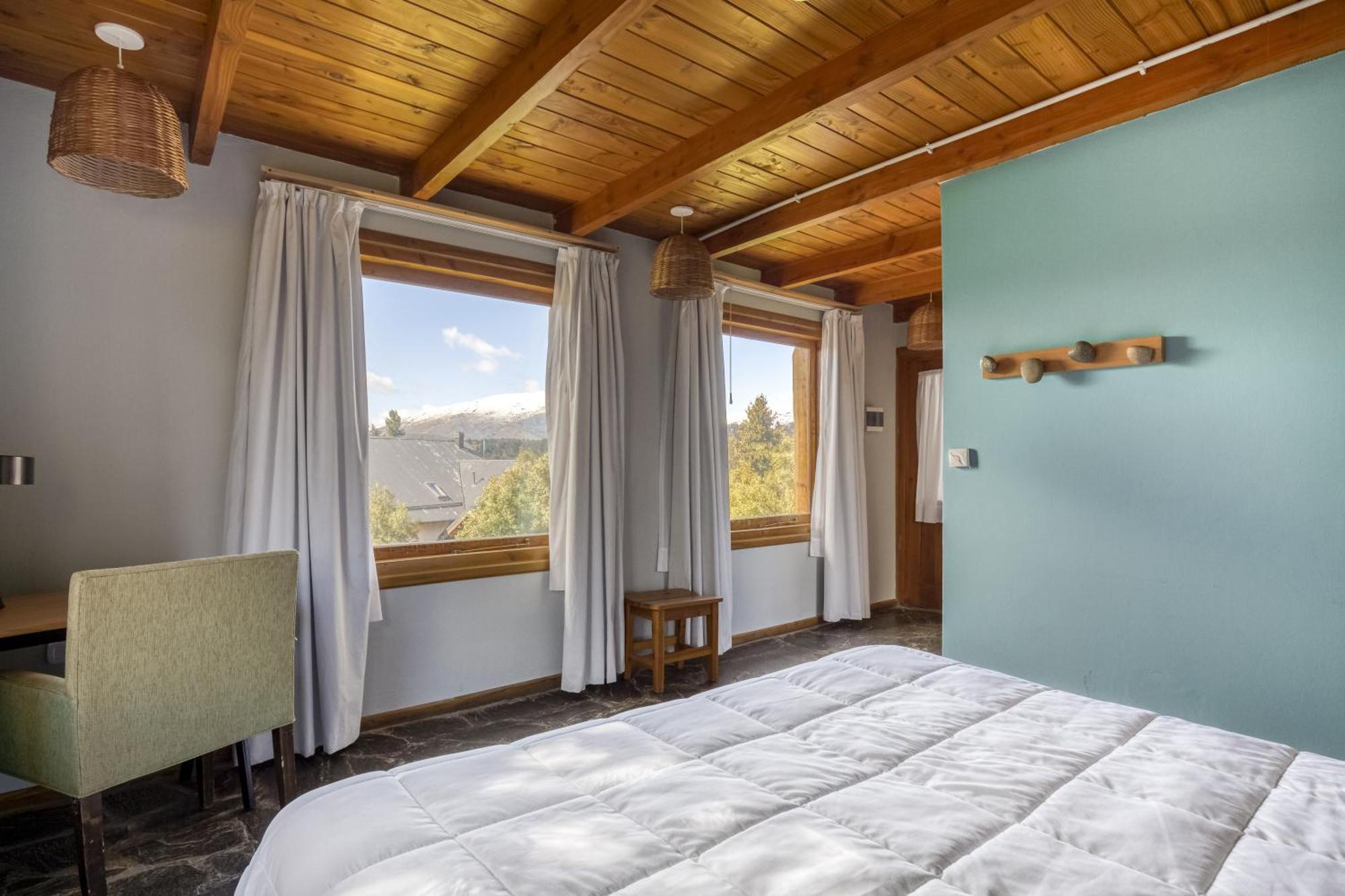 Socialtel Bariloche - Formerly Selina Bariloche Bilik gambar